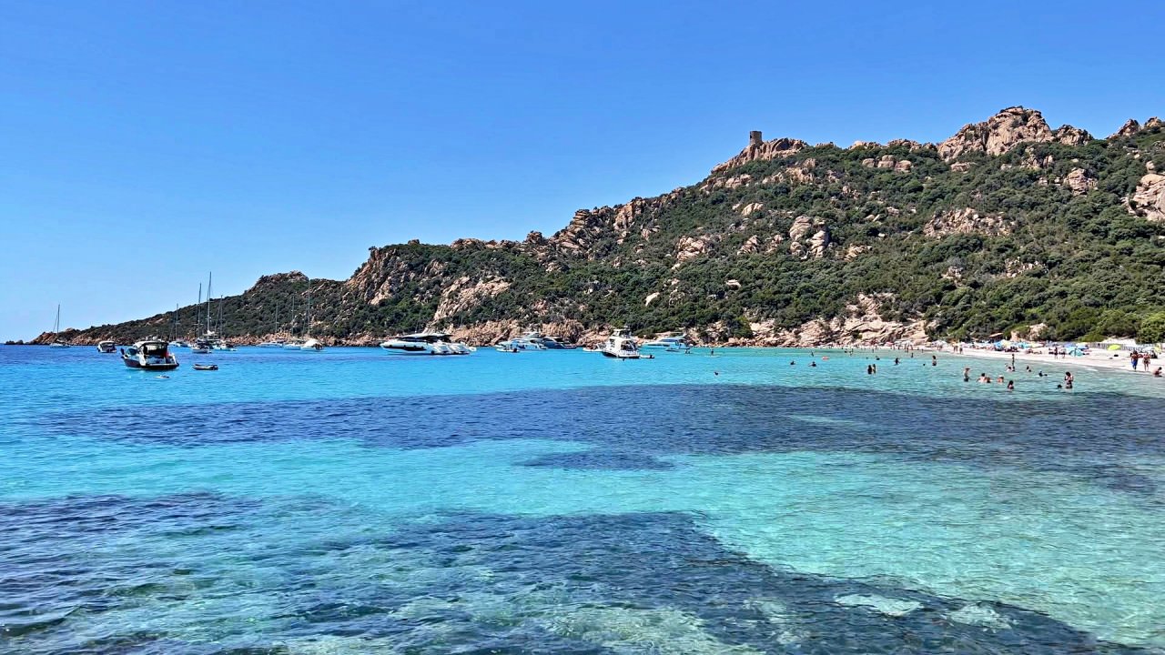 Roccapina Beach: A Coastal Gem of Gold and Blue - 第1張圖